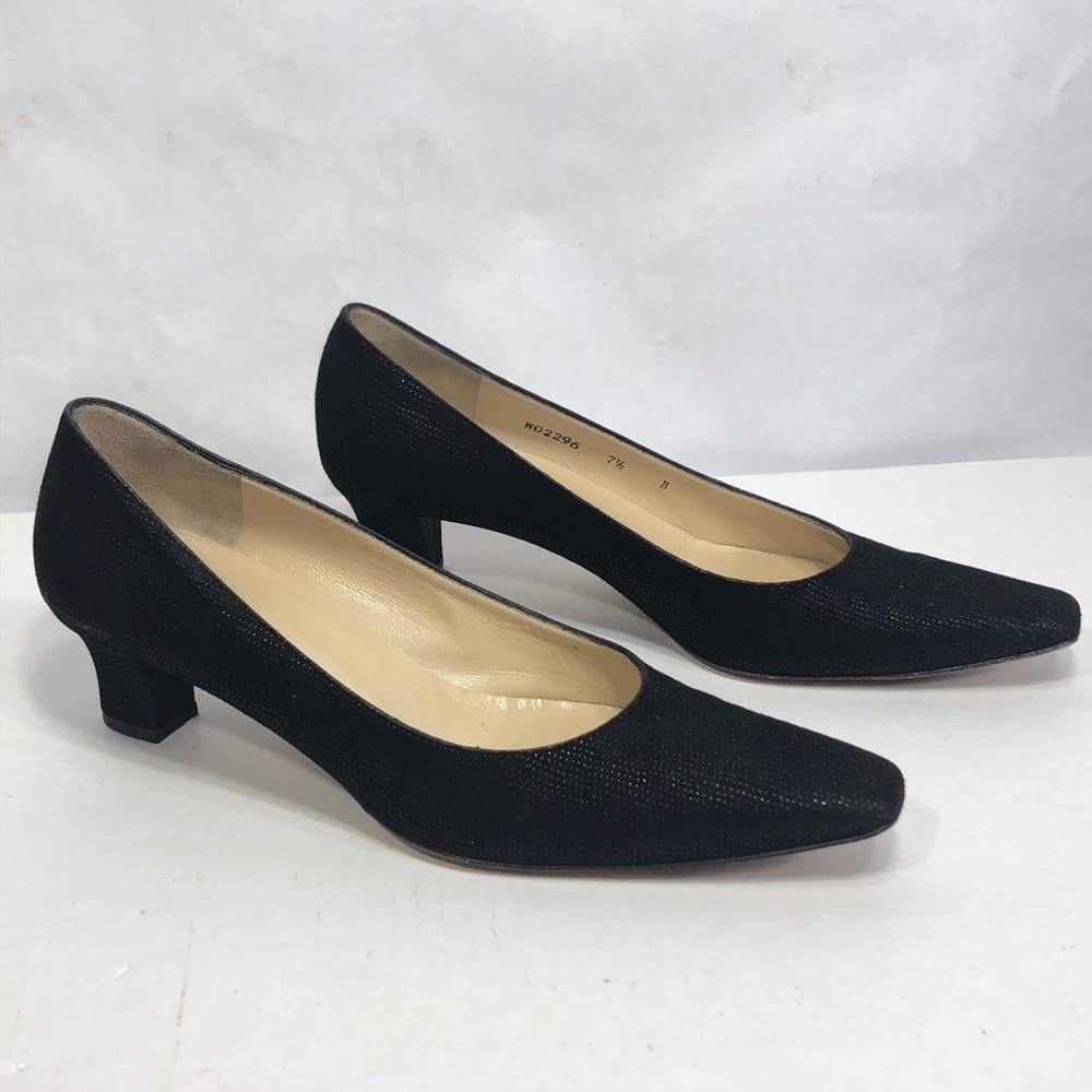 Bruno Magli Textured Leather Pumps Size 7.5